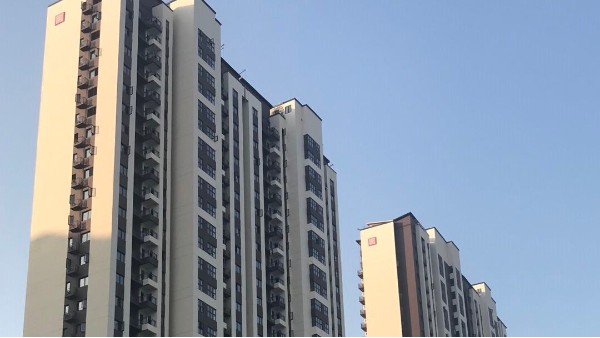外墻真石漆膩?zhàn)拥氖┕?biāo)準(zhǔn)是什么？